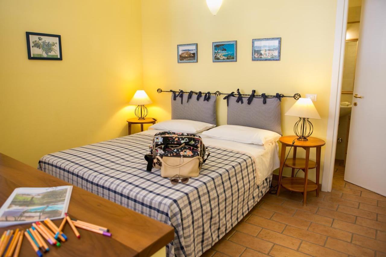 Le Raganelle Hotell Oneglia Exteriör bild