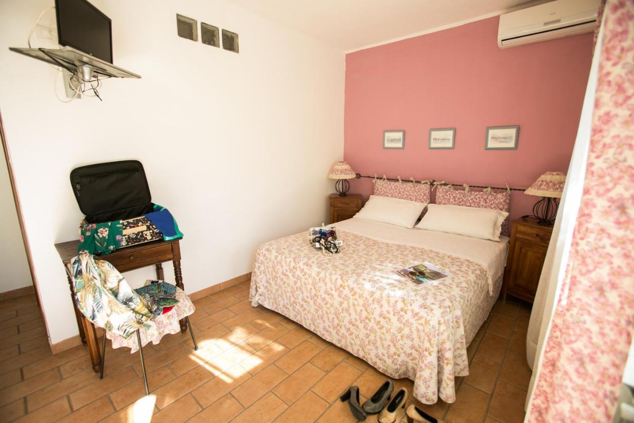 Le Raganelle Hotell Oneglia Exteriör bild