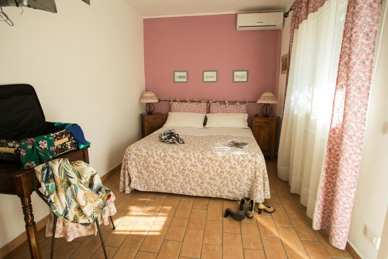 Le Raganelle Hotell Oneglia Exteriör bild