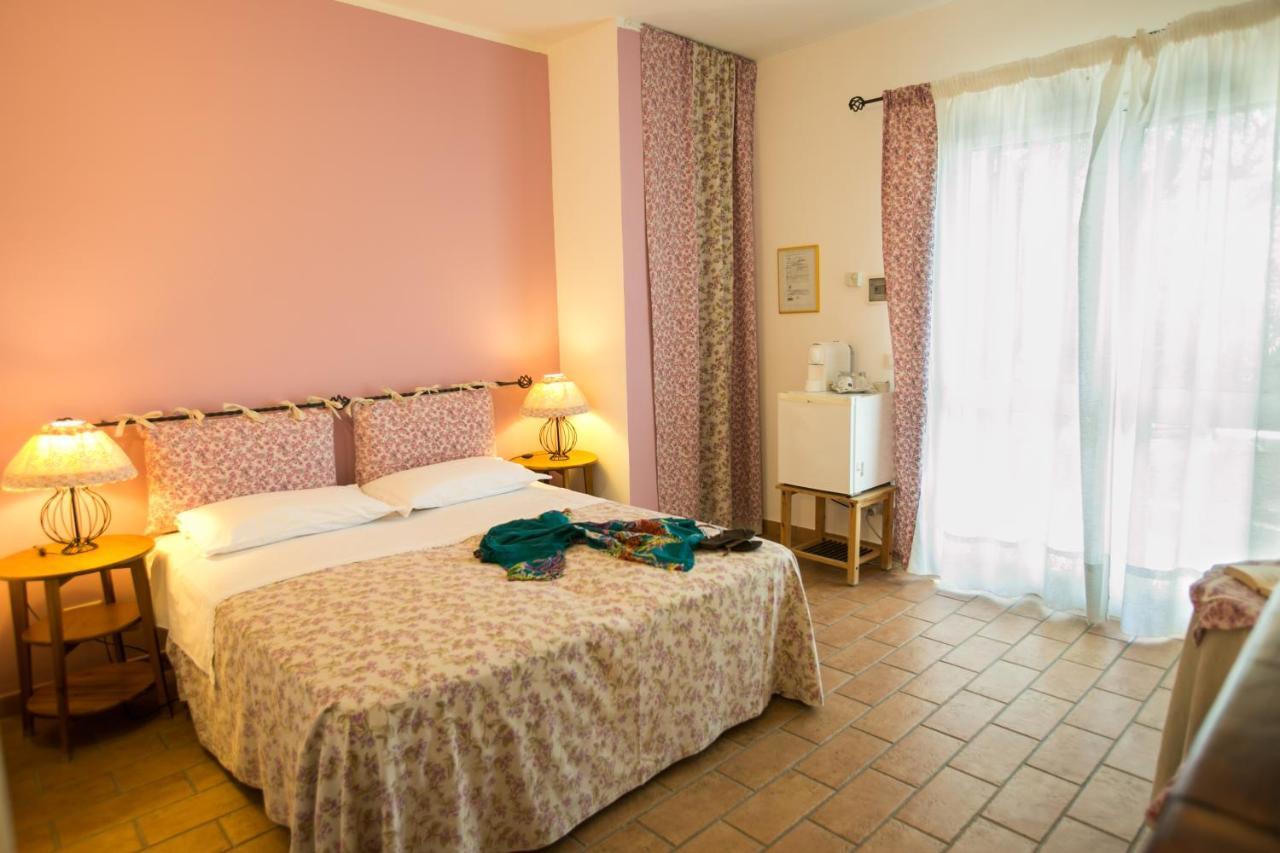 Le Raganelle Hotell Oneglia Exteriör bild