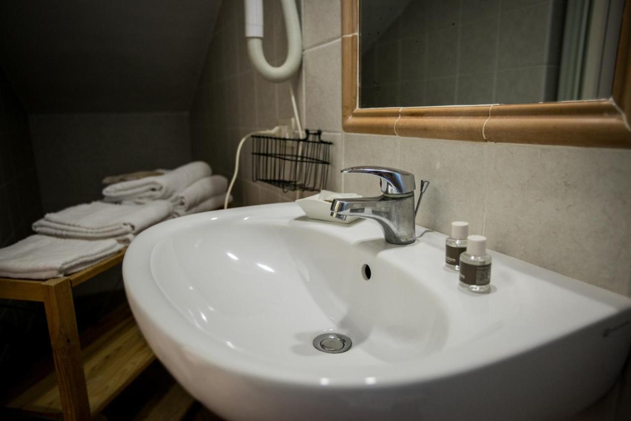 Le Raganelle Hotell Oneglia Exteriör bild